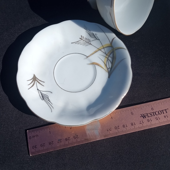 China Teacup w Saucer - Picture 4 of 5